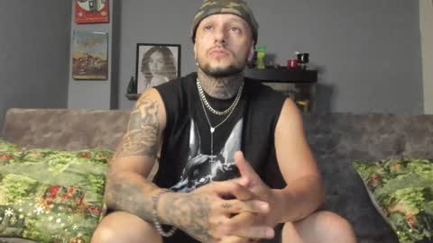 Snapshot of _emilio_escobar chatting on January 4, 2025, 10:49 am Emilio online show from January 4, 2025, 10:49 am