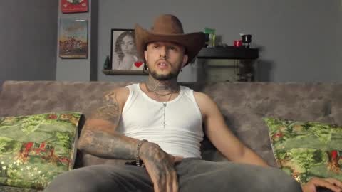 Snapshot of _emilio_escobar chatting on January 6, 2025, 10:46 am Emilio online show from January 6, 2025, 10:46 am