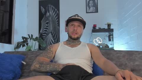 Snapshot of _emilio_escobar chatting on February 7, 2025, 12:09 am Emilio online show from February 7, 2025, 12:09 am