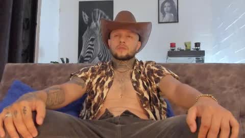 Snapshot of _emilio_escobar chatting on February 11, 2025, 1:52 am Emilio online show from February 11, 2025, 1:52 am