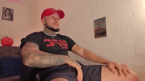 Snapshot of _emilio_escobar chatting on October 16, 2025, 9:43 am Emilio online show from October 16, 2025, 9:43 am