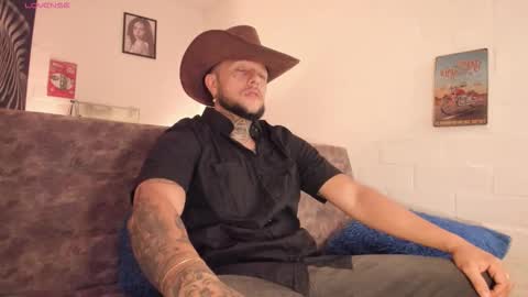 Snapshot of _emilio_escobar chatting on November 4, 2025, 10:14 am Emilio online show from November 4, 2025, 10:14 am