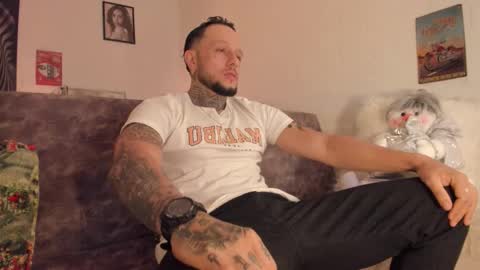 Snapshot of _emilio_escobar chatting on December 16, 2025, 10:20 am Emilio online show from December 16, 2025, 10:20 am