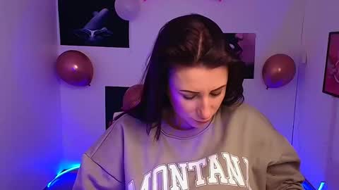 Snapshot of _emma_lay chatting on February 27, 2025, 6:50 am Emma online show from February 27, 2025, 6:50 am