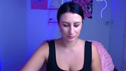 Snapshot of _emma_lay chatting on November 21, 2025, 12:59 pm Emma online show from November 21, 2025, 12:59 pm