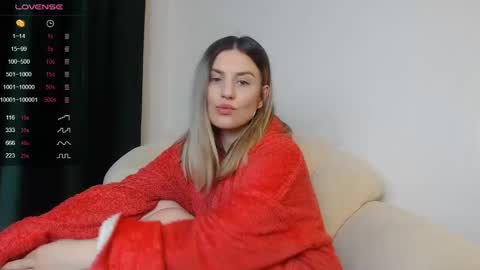 _esmeraldiyaa_ online show from December 9, 2024, 12:45 am