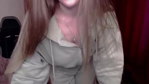 Snapshot of _evellyn_ chatting on September 12, 2025, 8:36 am Evie online show from September 12, 2025, 8:36 am