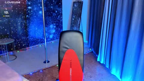 Snapshot of _f_r_a_u_ chatting on January 8, 2025, 1:11 am F R A U online show from January 8, 2025, 1:11 am