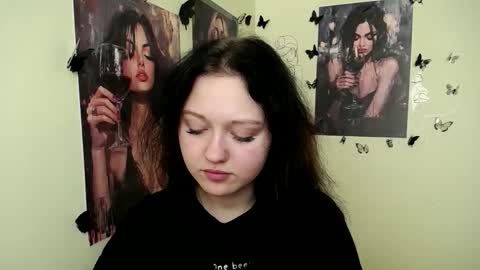 Snapshot of _foxy_lady chatting on September 16, 2025, 6:03 am Alice online show from September 16, 2025, 6:03 am