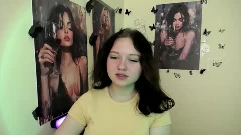 Snapshot of _foxy_lady chatting on September 23, 2025, 6:16 am Alice online show from September 23, 2025, 6:16 am