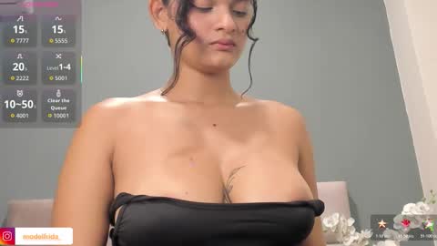 Snapshot of _frida_1 chatting on November 10, 2025, 1:32 pm Frida online show from November 10, 2025, 1:32 pm