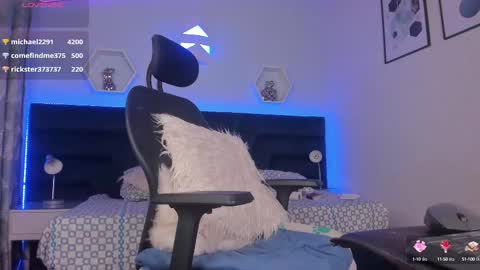 Snapshot of _giarose chatting on February 11, 2025, 4:33 am Gia Rose online show from February 11, 2025, 4:33 am