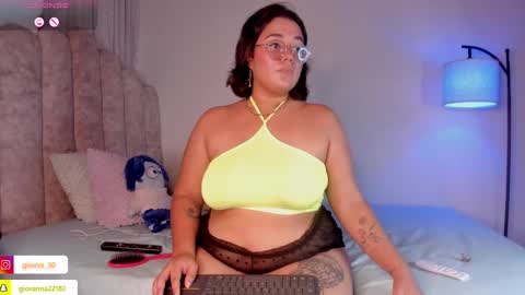 Snapshot of _giovaa_ chatting on March 9, 2025, 8:42 pm G I O V A online show from March 9, 2025, 8:42 pm