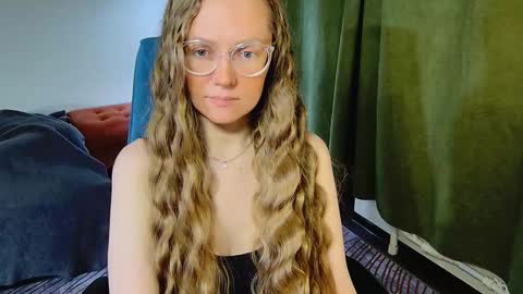 _goldilocks__ online show from November 12, 2025, 4:40 pm