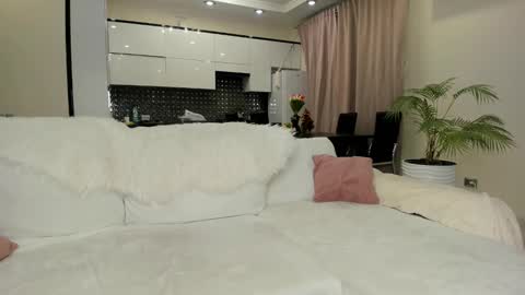 Snapshot of _heaven_ishere_ chatting on January 29, 2025, 11:41 am Julia online show from January 29, 2025, 11:41 am