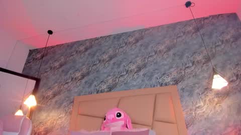 Hollywood online show from November 16, 2025, 9:04 am