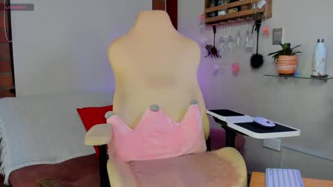 _hottie__ online show from December 5, 2024, 8:22 pm