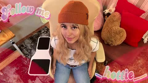 _hottie__ online show from January 28, 2025, 10:45 pm