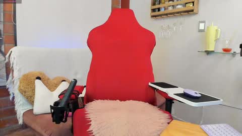 _hottie__ online show from February 6, 2025, 10:43 pm