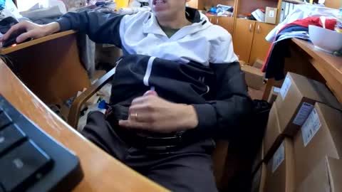 Snapshot of _i_a_m_ chatting on September 19, 2025, 7:54 am _i_a_m_ online show from September 19, 2025, 7:54 am