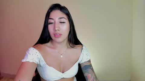 Isabella online show from November 12, 2025, 10:41 pm