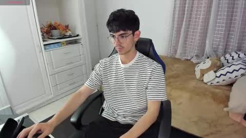 Snapshot of _jamesboy chatting on February 23, 2025, 2:18 am James online show from February 23, 2025, 2:18 am