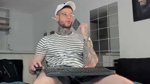 Snapshot of _jamesleandros chatting on January 6, 2025, 10:05 pm jeison online show from January 6, 2025, 10:05 pm