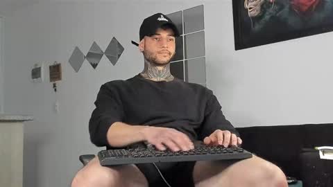 Snapshot of _jamesleandros chatting on March 6, 2025, 8:37 pm jeison online show from March 6, 2025, 8:37 pm