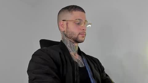 Snapshot of _jamesleandros chatting on October 1, 2025, 12:16 am jeison online show from October 1, 2025, 12:16 am