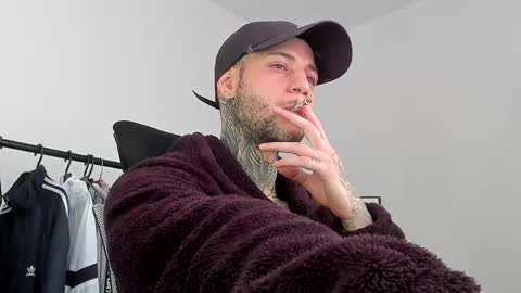 Snapshot of _jamesleandros chatting on October 24, 2025, 12:56 pm jeison online show from October 24, 2025, 12:56 pm