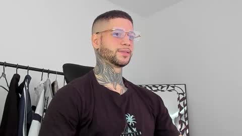 Snapshot of _jamesleandros chatting on October 29, 2025, 4:20 pm jeison online show from October 29, 2025, 4:20 pm