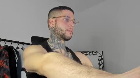 Snapshot of _jamesleandros chatting on November 4, 2025, 9:25 pm jeison online show from November 4, 2025, 9:25 pm