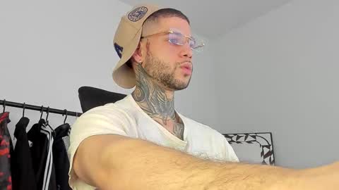 Snapshot of _jamesleandros chatting on November 9, 2025, 4:16 pm jeison online show from November 9, 2025, 4:16 pm