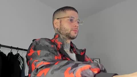 Snapshot of _jamesleandros chatting on November 11, 2025, 11:10 am jeison online show from November 11, 2025, 11:10 am