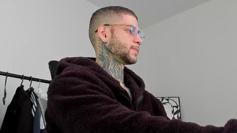 Snapshot of _jamesleandros chatting on November 12, 2025, 12:27 pm jeison online show from November 12, 2025, 12:27 pm