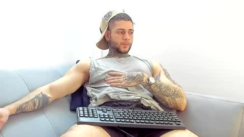 Snapshot of _jamesleandros chatting on November 16, 2025, 5:29 pm jeison online show from November 16, 2025, 5:29 pm