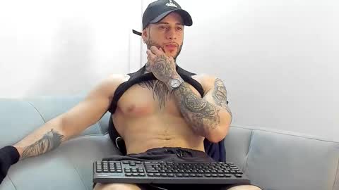 Snapshot of _jamesleandros chatting on November 17, 2025, 5:35 am jeison online show from November 17, 2025, 5:35 am