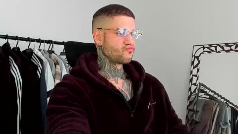 Snapshot of _jamesleandros chatting on November 23, 2025, 2:28 pm jeison online show from November 23, 2025, 2:28 pm