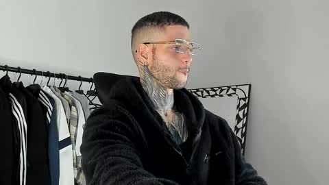 Snapshot of _jamesleandros chatting on November 25, 2025, 2:00 am jeison online show from November 25, 2025, 2:00 am