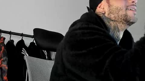 Snapshot of _jamesleandros chatting on December 4, 2025, 3:49 am jeison online show from December 4, 2025, 3:49 am