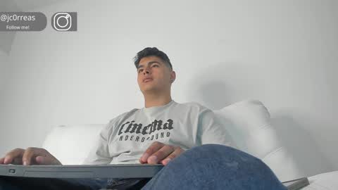 Snapshot of _juanes__ chatting on December 2, 2024, 1:57 pm _juanes__ online show from December 2, 2024, 1:57 pm