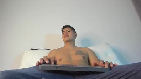 Snapshot of _juanes__ chatting on December 18, 2024, 12:21 am _juanes__ online show from December 18, 2024, 12:21 am