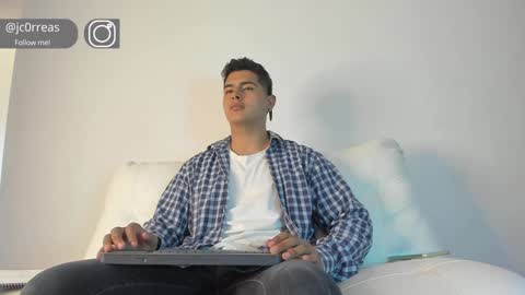 Snapshot of _juanes__ chatting on December 18, 2024, 6:25 pm _juanes__ online show from December 18, 2024, 6:25 pm