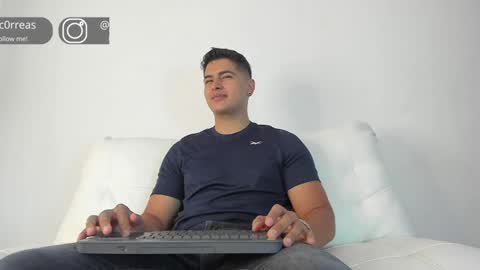 Snapshot of _juanes__ chatting on December 24, 2024, 2:54 pm _juanes__ online show from December 24, 2024, 2:54 pm