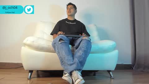 Snapshot of _juanes__ chatting on January 1, 2025, 12:32 am _juanes__ online show from January 1, 2025, 12:32 am