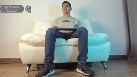 Snapshot of _juanes__ chatting on January 2, 2025, 12:45 am _juanes__ online show from January 2, 2025, 12:45 am