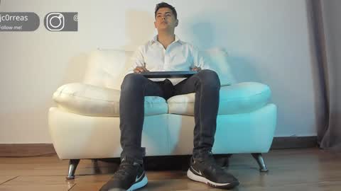 Snapshot of _juanes__ chatting on January 2, 2025, 10:11 pm _juanes__ online show from January 2, 2025, 10:11 pm