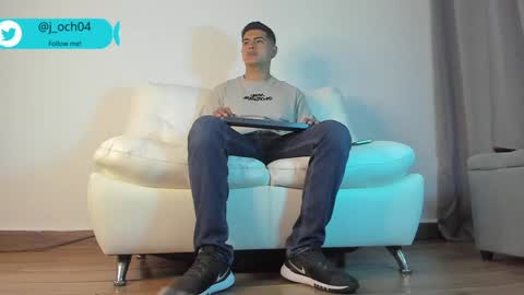 Snapshot of _juanes__ chatting on January 7, 2025, 10:19 pm _juanes__ online show from January 7, 2025, 10:19 pm