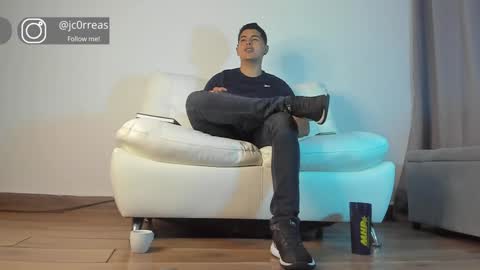 Snapshot of _juanes__ chatting on January 12, 2025, 11:15 pm _juanes__ online show from January 12, 2025, 11:15 pm