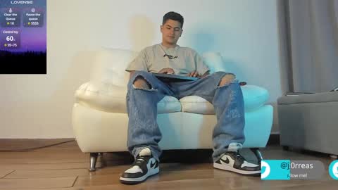 Snapshot of _juanes__ chatting on January 26, 2025, 10:57 pm _juanes__ online show from January 26, 2025, 10:57 pm